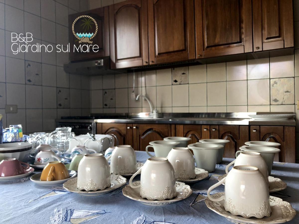 Giardino Sul Mare Bed and Breakfast Patti Exteriör bild